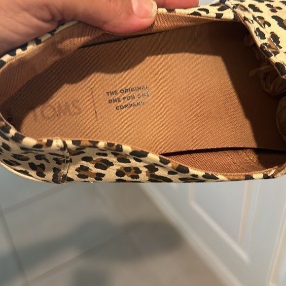 TOMS BIRCH LEOPARD AVALON SLIPON SHOES GUC SZ 8.5 EVERYDAY COMFORT - Picture 8 of 10